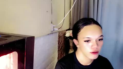 Snapshot of eeykamaliit chatting on December 2024 10:46:02 AM Pia online show from December 2024 10:46:02 AM