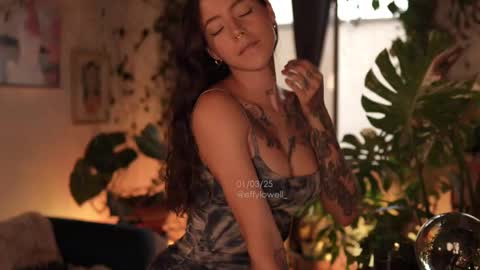 Snapshot of effylowell_ chatting on March 2025 10:42:01 PM Effy online show from March 2025 10:42:01 PM