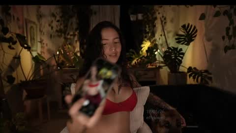 Effy online show from May 2026 01:11:02 AM