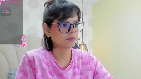  E F F Y  online show from December 2024 10:34:01 PM