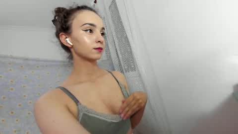 Snapshot of ehotlovea chatting on July 2026 01:19:02 AM Erik and Alice online show from July 2026 01:19:02 AM