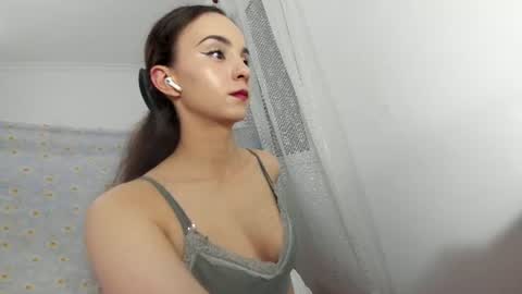 Snapshot of ehotlovea chatting on July 2026 02:05:17 AM Erik and Alice online show from July 2026 02:05:17 AM