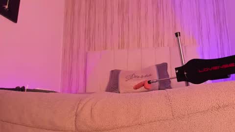 eimy online show from October 2025 04:53:02 PM