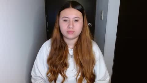 EIMY   MODEL INDEPENDENT online show from February 2025 05:53:02 AM