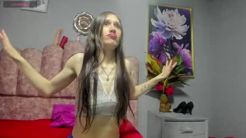 eiralovee online show from April 2026 07:25:02 PM