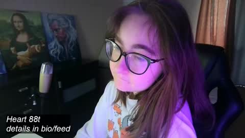 If you like it when I meow give me a thumbs up online show from February 2025 09:58:02 AM