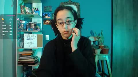 Ela  Help me reach 100 thumbs up online show from November 2025 07:19:02 AM