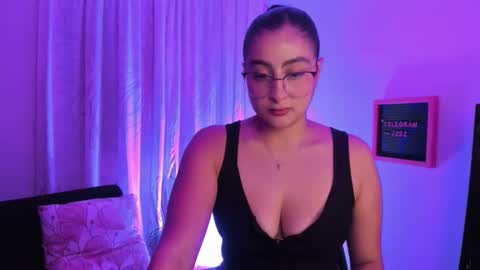 Snapshot of elaia222 chatting on October 2025 03:51:02 AM Elaia online show from October 2025 03:51:02 AM