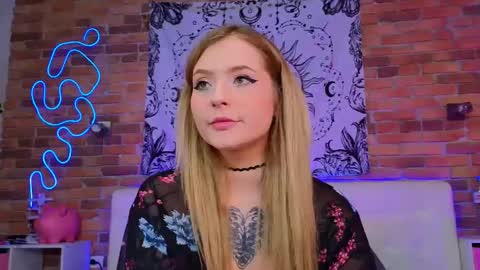 Lina online show from February 2025 08:04:02 PM