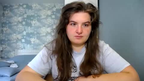 Elanis online show from May 2026 02:00:02 PM