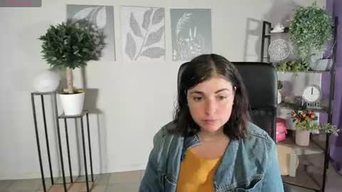 Snapshot of elara_starfall chatting on June 2026 05:25:01 AM Marta online show from June 2026 05:25:01 AM