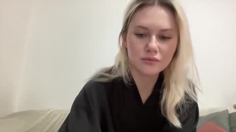 elaraluxxxe online show from November 2025 11:11:01 AM