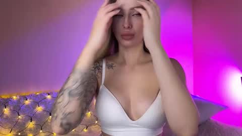 Snapshot of eleanor_rr_ chatting on October 2025 10:16:02 AM Ella online show from October 2025 10:16:02 AM