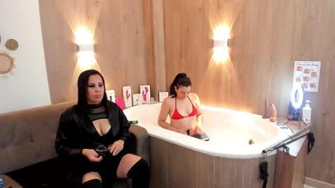 Snapshot of electra_mark chatting on December 2025 12:25:01 PM Karina and Melisa online show from December 2025 12:25:01 PM