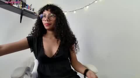 Snapshot of elektra_williams chatting on January 2025 04:44:02 AM elektra_williams online show from January 2025 04:44:02 AM