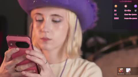Snapshot of elen__moore chatting on May 2026 09:50:02 AM Elen online show from May 2026 09:50:02 AM