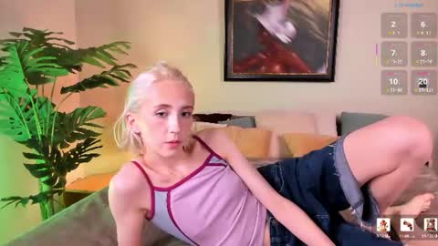Snapshot of elen__moore chatting on August 2026 06:01:02 AM Elen online show from August 2026 06:01:02 AM