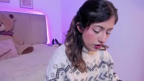 Snapshot of elena_dolce chatting on May 2026 05:35:02 AM Elena online show from May 2026 05:35:02 AM