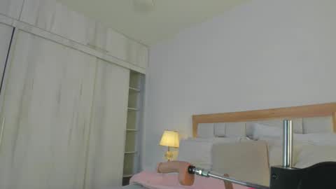 Elena online show from December 2025 07:21:02 PM