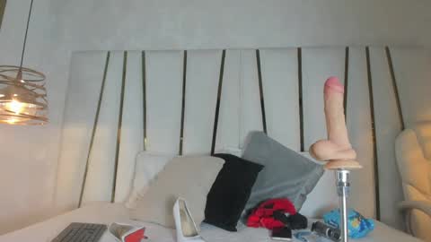 Elena online show from April 2026 07:15:02 PM