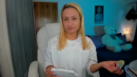 Elena online show from March 2026 07:02:02 PM