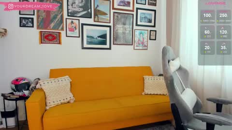 Snapshot of elenalooove chatting on February 2025 05:09:02 AM Elena insta yourdream 1ove online show from February 2025 05:09:02 AM