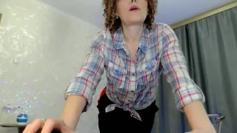 elenaza online show from April 2026 09:05:01 PM