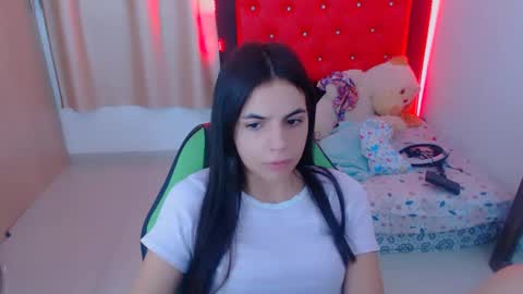 Snapshot of elenna_hotx chatting on December 2024 05:31:01 PM agnes online show from December 2024 05:31:01 PM