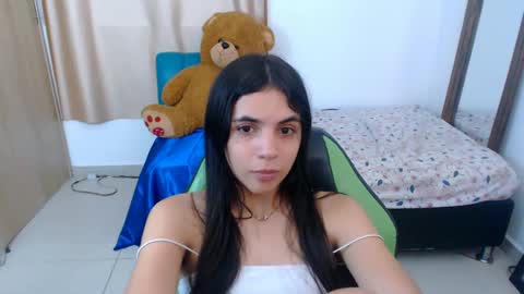 Snapshot of elenna_hotx chatting on March 2025 05:43:02 PM agnes online show from March 2025 05:43:02 PM