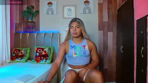 Snapshot of eletrabrowns chatting on December 2025 07:00:01 PM eletrabrowns online show from December 2025 07:00:01 PM