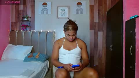 Snapshot of eletrabrowns chatting on March 2026 09:17:01 PM eletrabrowns online show from March 2026 09:17:01 PM