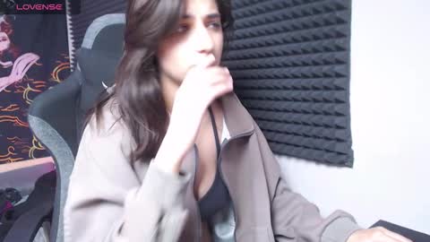 Elfy online show from November 2025 07:43:01 PM