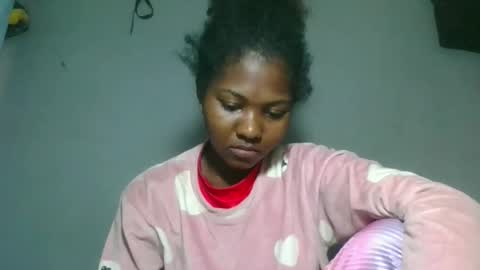 elia011 online show from October 2025 06:59:01 AM