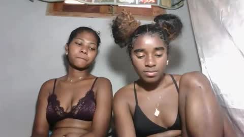 elia011 online show from November 2025 09:00:02 AM