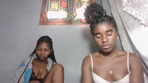 elia011 online show from November 2025 06:35:02 AM