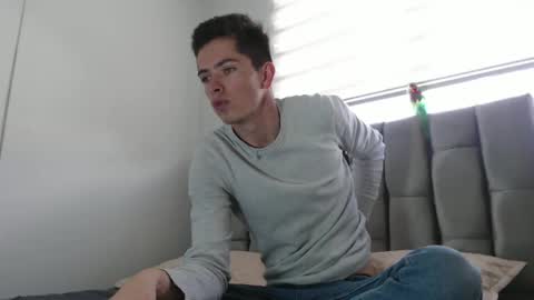 Snapshot of elian_tg chatting on December 2024 08:25:02 PM Elian online show from December 2024 08:25:02 PM