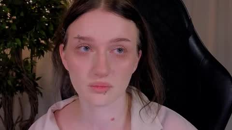 Ellie online show from November 2025 05:18:01 AM