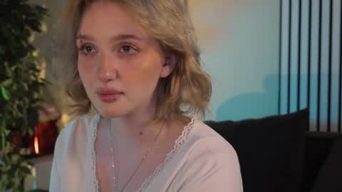 Ellie online show from April 2026 05:38:01 AM