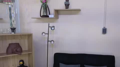 Eliie online show from November 2025 09:08:01 PM