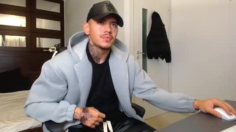 Snapshot of elijahthorne chatting on February 2026 06:40:02 AM ElijahThorne online show from February 2026 06:40:02 AM
