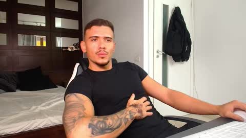 Snapshot of elijahthorne chatting on February 2026 08:07:01 AM ElijahThorne online show from February 2026 08:07:01 AM