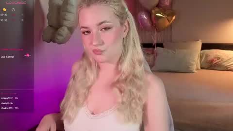 Snapshot of elina_nortas chatting on June 2026 12:22:01 PM Elina online show from June 2026 12:22:01 PM