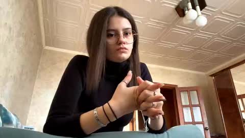 Lola online show from November 2025 05:28:02 AM