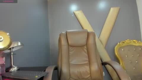 Elinne hendrix  online show from September 2025 01:00:02 PM