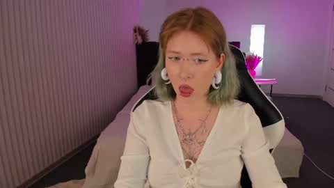 Snapshot of elira_vane chatting on June 2026 10:51:01 AM Elira Vane online show from June 2026 10:51:01 AM