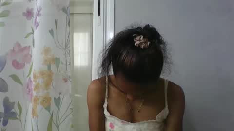 Snapshot of elisacich chatting on February 2026 04:35:02 AM elisacich online show from February 2026 04:35:02 AM