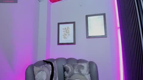 Snapshot of elisasue chatting on February 2026 04:33:02 AM Elisa Sue online show from February 2026 04:33:02 AM