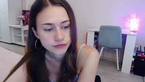 Elis online show from September 2025 04:01:01 AM