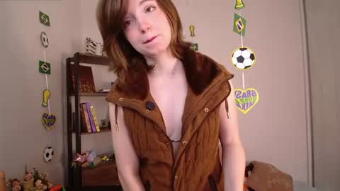 Snapshot of elise_nyx chatting on June 2026 01:04:01 PM elise_nyx online show from June 2026 01:04:01 PM