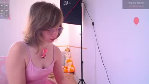 Snapshot of elise_nyx chatting on July 2026 12:14:01 PM elise_nyx online show from July 2026 12:14:01 PM